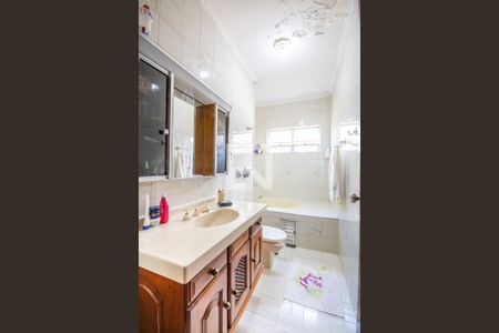 Casa à venda com 224m², 3 quartos e 3 vagas Casa à venda com 224m², 3 quartos e 3 vagasBanheiro 1