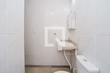 Banheiro de apartamento para alugar com 1 quarto, 33m² em Vila Jardim, Porto Alegre