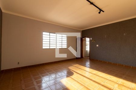 Sala de casa para alugar com 4 quartos, 180m² em Vila Modesto Fernandes, Campinas