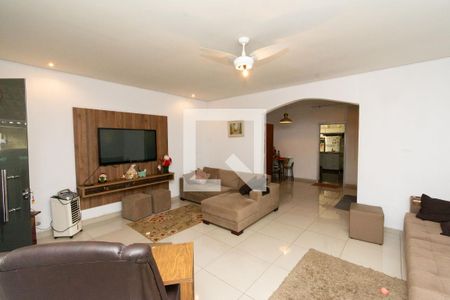 Sala de TV de casa à venda com 3 quartos, 254m² em Fonte Grande, Contagem