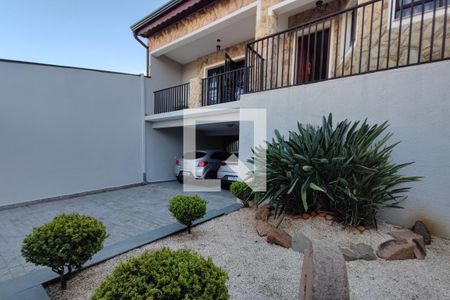 Casa à venda com 260m², 2 quartos e 4 vagas Casa à venda com 260m², 2 quartos e 4 vagasQuintal - Garagem