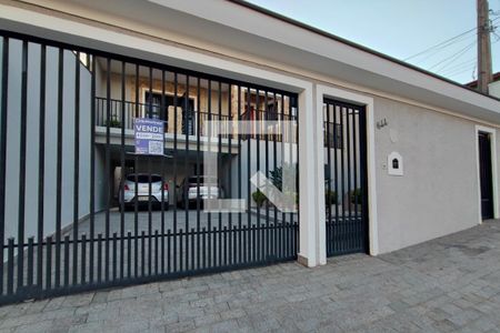 Casa à venda com 260m², 2 quartos e 4 vagas Casa à venda com 260m², 2 quartos e 4 vagasPLACA INSTALADA NA FACHADA