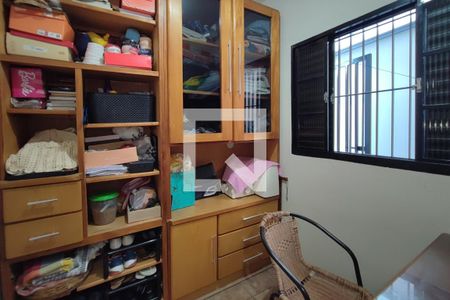 Casa à venda com 260m², 2 quartos e 4 vagas Casa à venda com 260m², 2 quartos e 4 vagasEscritório