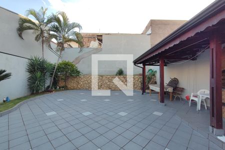 Casa à venda com 260m², 2 quartos e 4 vagas Casa à venda com 260m², 2 quartos e 4 vagasQuintal