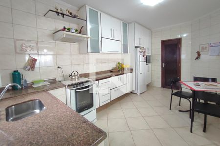 Casa à venda com 260m², 2 quartos e 4 vagas Casa à venda com 260m², 2 quartos e 4 vagasCozinha