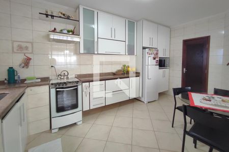 Casa à venda com 260m², 2 quartos e 4 vagas Casa à venda com 260m², 2 quartos e 4 vagasCozinha
