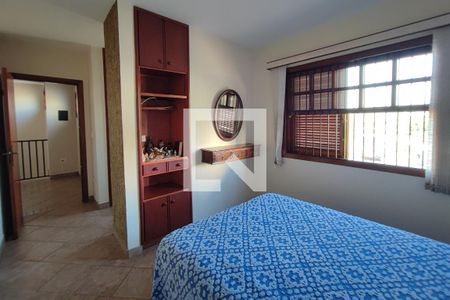 Casa à venda com 260m², 2 quartos e 4 vagas Casa à venda com 260m², 2 quartos e 4 vagasQuarto Suíte