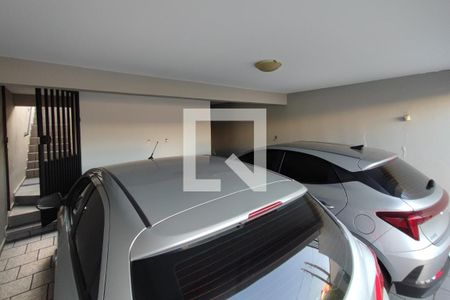 Casa à venda com 260m², 2 quartos e 4 vagas Casa à venda com 260m², 2 quartos e 4 vagasQuintal - Garagem