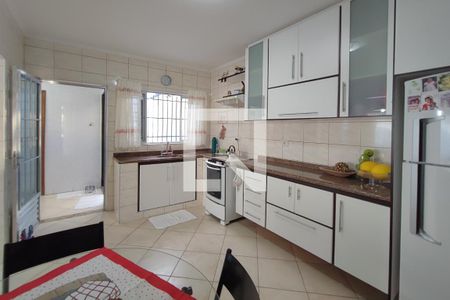 Casa à venda com 260m², 2 quartos e 4 vagas Casa à venda com 260m², 2 quartos e 4 vagasCozinha