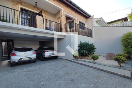 Casa à venda com 260m², 2 quartos e 4 vagas Casa à venda com 260m², 2 quartos e 4 vagasQuintal - Garagem