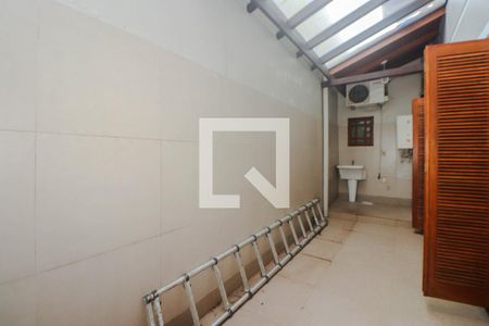 Casa à venda com 162m², 2 quartos e 4 vagas Casa à venda com 162m², 2 quartos e 4 vagasÁrea de Serviço