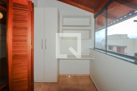 Casa à venda com 162m², 2 quartos e 4 vagas Casa à venda com 162m², 2 quartos e 4 vagasVaranda do Quarto