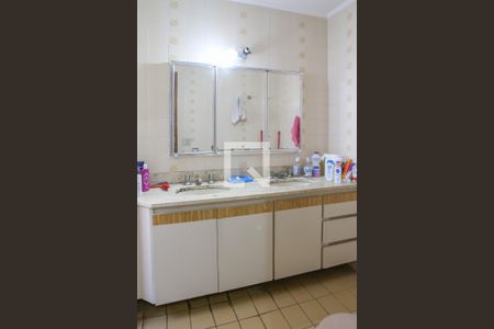 Apartamento para alugar com 220m², 3 quartos e 2 vagas Apartamento para alugar com 220m², 3 quartos e 2 vagasBanheiro da Suíte 1