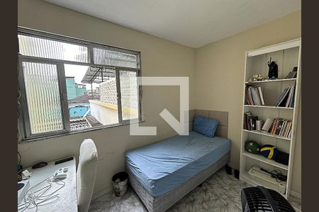 Quarto 2 de casa para alugar com 2 quartos, 95m² em Marechal Hermes, Rio de Janeiro