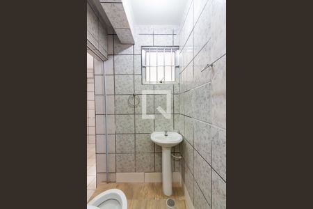 Banheiro de casa para alugar com 1 quarto, 20m² em Bussocaba, Osasco