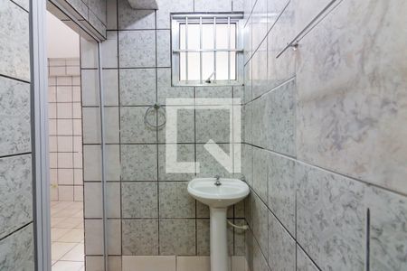 Banheiro de casa para alugar com 1 quarto, 20m² em Bussocaba, Osasco