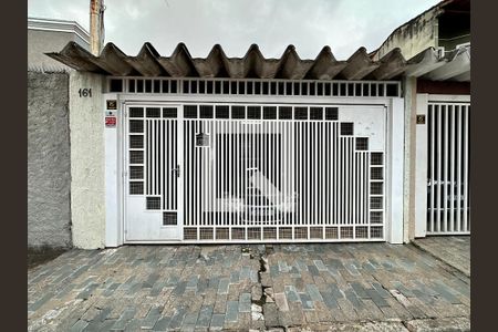 Casa à venda com 103m², 2 quartos e 2 vagas Casa à venda com 103m², 2 quartos e 2 vagasFachada