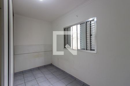 Quarto 1 de casa para alugar com 2 quartos, 50m² em Vila Carmosina, São Paulo