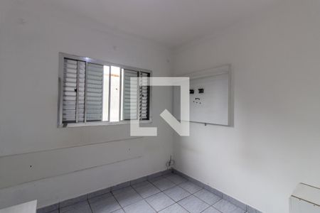 Quarto 2 de casa para alugar com 2 quartos, 50m² em Vila Carmosina, São Paulo