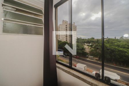 Sala - Varanda de apartamento para alugar com 2 quartos, 58m² em Sarandi, Porto Alegre