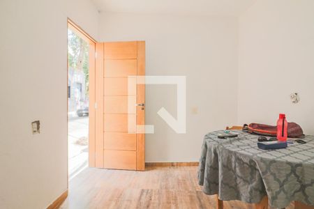 Sala de casa à venda com 3 quartos, 80m² em Vila Vasconcelos, São Paulo