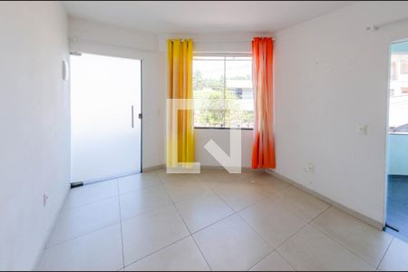 Sala de casa para alugar com 1 quarto, 60m² em Alto Caiçaras, Belo Horizonte