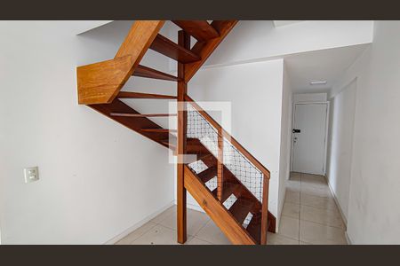 Escada de apartamento para alugar com 3 quartos, 154m² em Freguesia (jacarepaguá), Rio de Janeiro