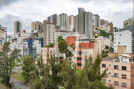 Sala de apartamento à venda com 3 quartos, 90m² em Estrela Dalva, Belo Horizonte