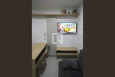 Sala e cozinha de apartamento para alugar com 2 quartos, 33m² em Vila Ema, São Paulo