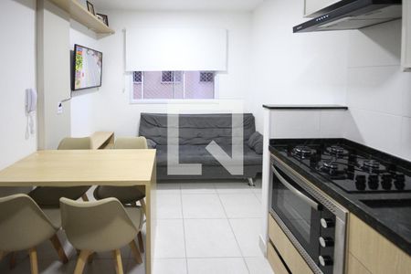 Sala e cozinha de apartamento para alugar com 2 quartos, 33m² em Vila Ema, São Paulo