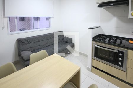 Sala e cozinha de apartamento para alugar com 2 quartos, 33m² em Vila Ema, São Paulo