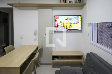 Sala e cozinha de apartamento para alugar com 2 quartos, 33m² em Vila Ema, São Paulo