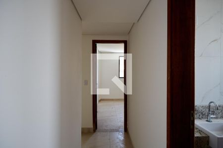 Corredor de apartamento à venda com 3 quartos, 70m² em Renascença, Belo Horizonte