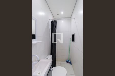 Banheiro de kitnet/studio para alugar com 1 quarto, 25m² em Pestana, Osasco