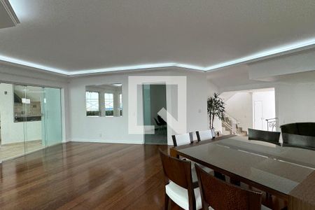 Sala de casa de condomínio para alugar com 4 quartos, 346m² em Alphaville, Santana de Parnaíba