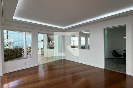 Sala de casa de condomínio para alugar com 4 quartos, 346m² em Alphaville, Santana de Parnaíba