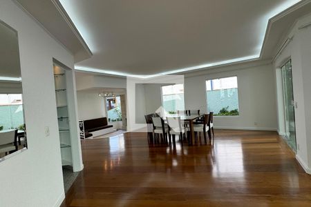 Sala de casa de condomínio para alugar com 4 quartos, 346m² em Alphaville, Santana de Parnaíba