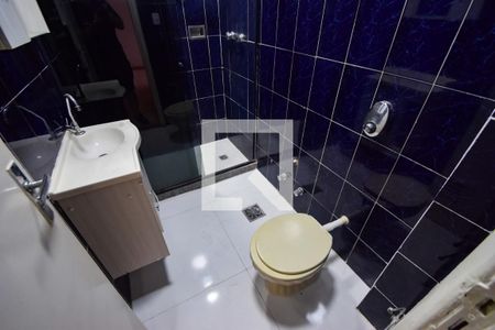 Banheiro de apartamento para alugar com 1 quarto, 60m² em Todos Os Santos, Rio de Janeiro