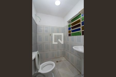 Banheiro de casa para alugar com 1 quarto, 30m² em Jardim Flor da Montanha, Guarulhos