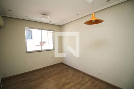 Sala de casa para alugar com 3 quartos, 80m² em Cordovil, Rio de Janeiro