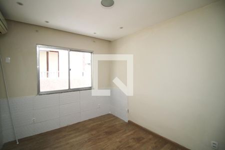 Quarto 1 de casa para alugar com 3 quartos, 80m² em Cordovil, Rio de Janeiro