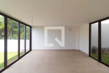 Sala de casa de condomínio à venda com 3 quartos, 242m² em Bairro das Palmeiras, Campinas