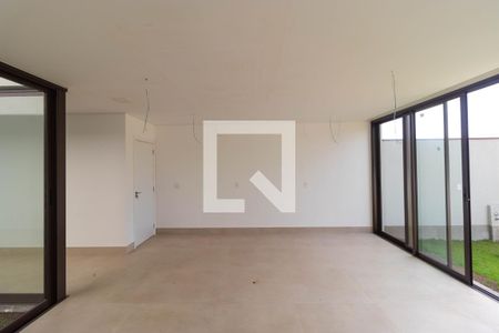 Sala de casa de condomínio à venda com 3 quartos, 242m² em Bairro das Palmeiras, Campinas