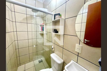 Casa à venda com 151m², 3 quartos e 2 vagas Casa à venda com 151m², 3 quartos e 2 vagasBanheiro Social