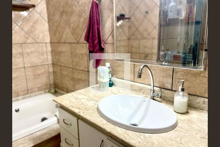 Casa à venda com 151m², 3 quartos e 2 vagas Casa à venda com 151m², 3 quartos e 2 vagasBanheiro da Suíte