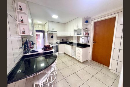 Casa à venda com 151m², 3 quartos e 2 vagas Casa à venda com 151m², 3 quartos e 2 vagasCozinha