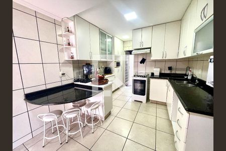 Casa à venda com 151m², 3 quartos e 2 vagas Casa à venda com 151m², 3 quartos e 2 vagasCozinha