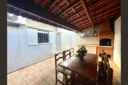 Casa à venda com 151m², 3 quartos e 2 vagas Casa à venda com 151m², 3 quartos e 2 vagasQuintal com churrasqueira