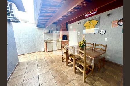 Casa à venda com 151m², 3 quartos e 2 vagas Casa à venda com 151m², 3 quartos e 2 vagasQuintal com churrasqueira