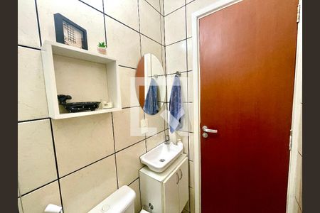 Casa à venda com 151m², 3 quartos e 2 vagas Casa à venda com 151m², 3 quartos e 2 vagasBanheiro Social